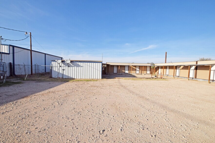 More Photos Of 305 E 57th St, Odessa Warehouse For Sale