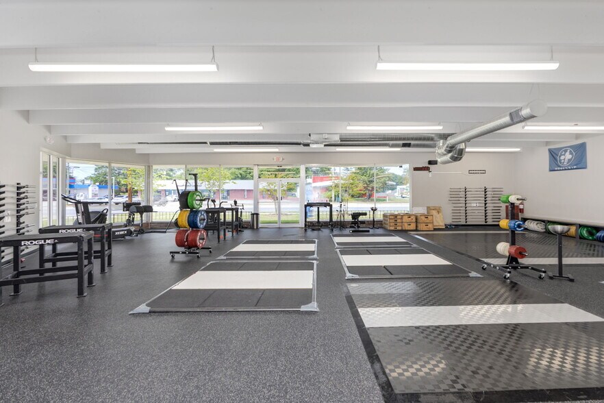 More Photos Of 1800 Laurens Rd, Greenville Freestanding For Lease