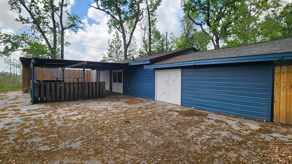 More Photos Of 6225 Greens Rd, Humble Bar For Lease