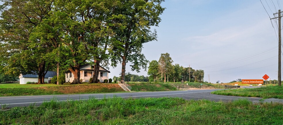 More Photos Of 16940 Hillsboro Rd, Purcellville Flex For Sale