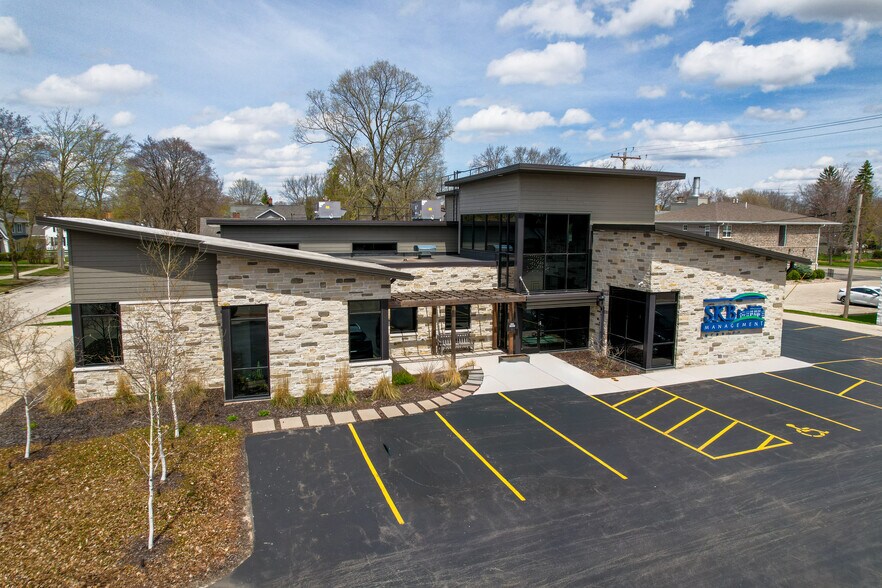 More Photos Of 805 George St, De Pere Office For Sale