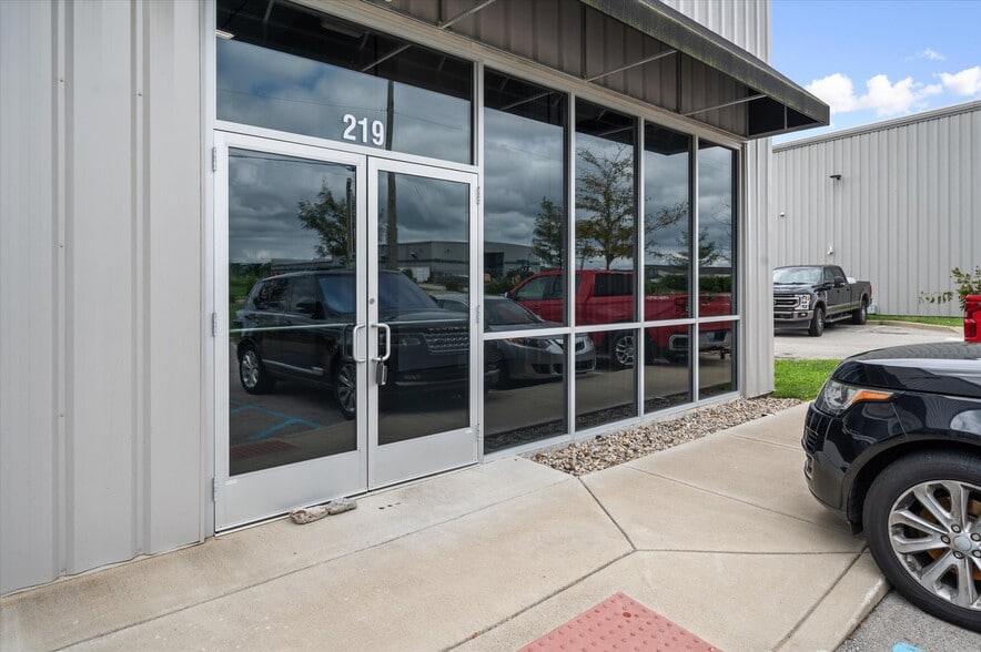 More Photos Of 219 Enterprise Ct, Shelbyville Warehouse For Lease