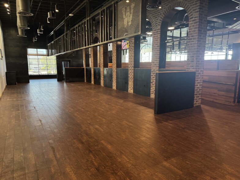More Photos Of 5601 Crosslake Pky, Waco Restaurant For Lease