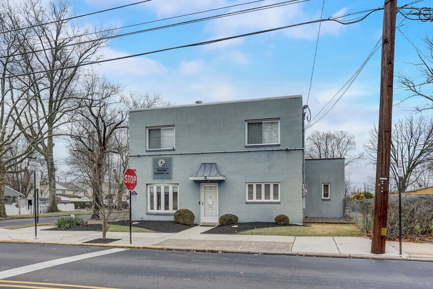 More Photos Of 329 Otter St, Bristol Flex For Lease