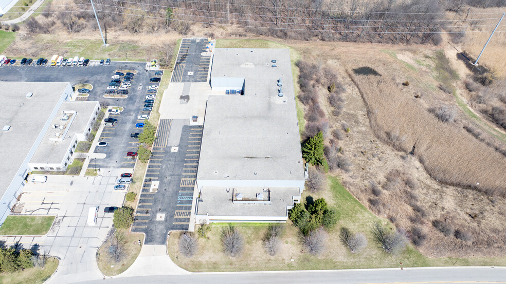 More Photos Of 4200 N Atlantic Blvd, Auburn Hills Manufacturing For Lease
