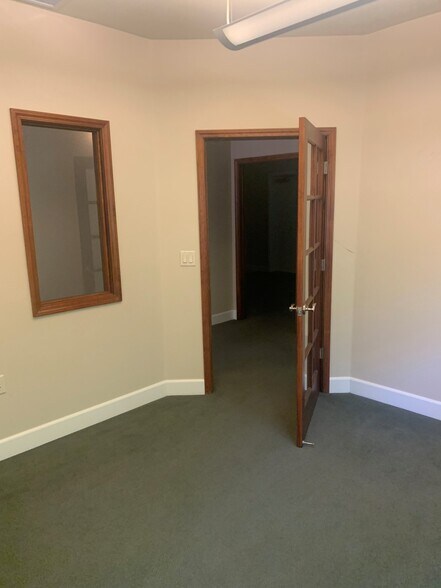 More Photos Of 3675 Lakeside Dr, Reno Office For Lease