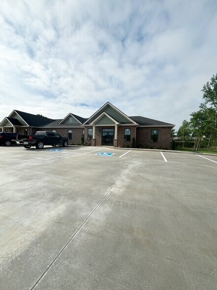 More Photos Of 2678 Townsend Ct, Clarksville Medical For Lease