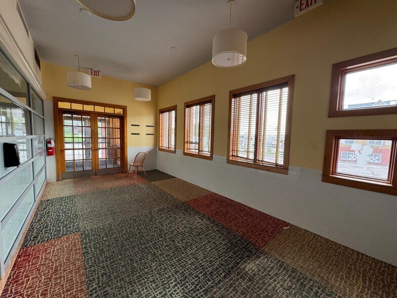 More Photos Of 2439 E Sharon Rd, Cincinnati Restaurant For Sale