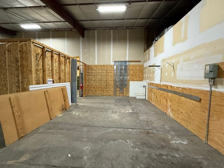 More Photos Of 3115 N Roemer Rd, Appleton Manufacturing For Sale