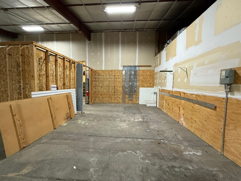 More Photos Of 3115 N Roemer Rd, Appleton Manufacturing For Lease