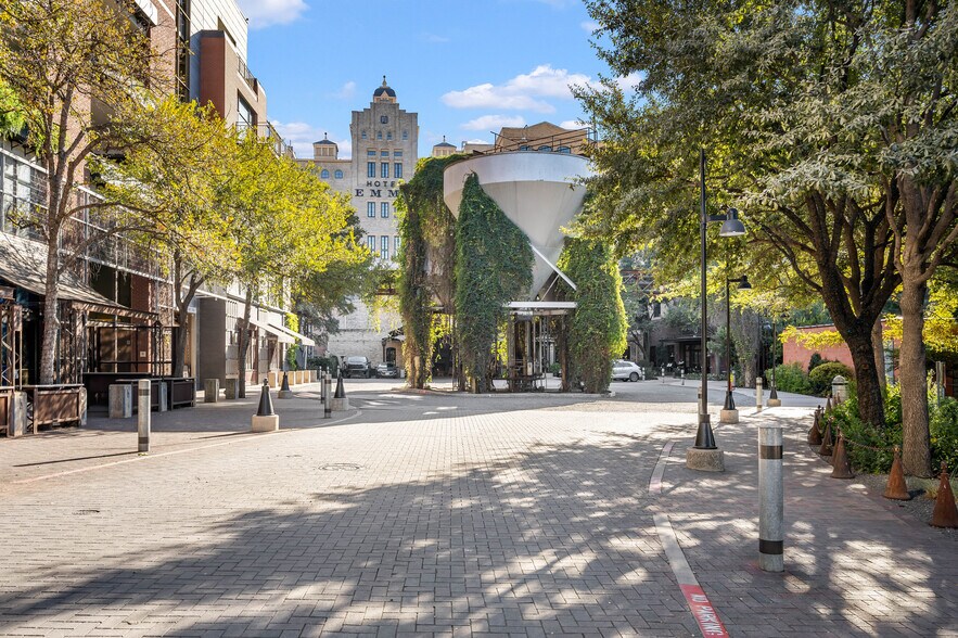 More Photos Of 719 E Locust St, San Antonio Apartments For Sale