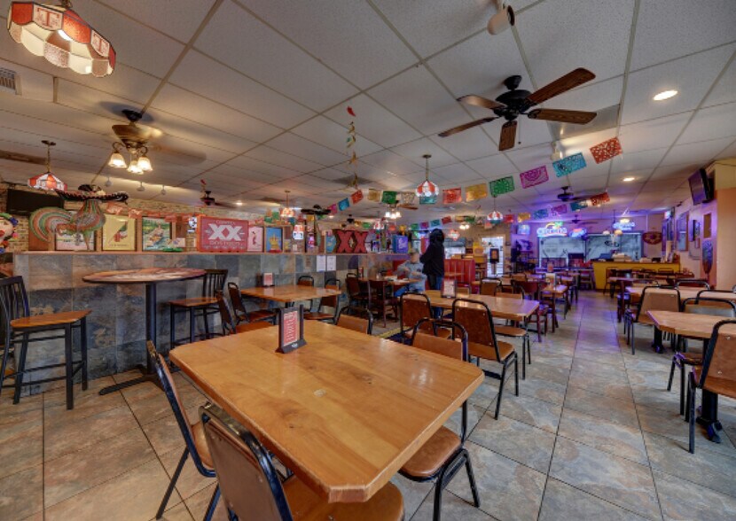 More Photos Of 300 N Bryan Ave, Bryan Restaurant For Sale
