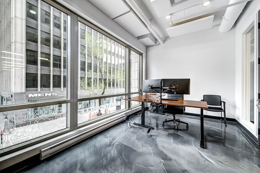 More Photos Of 1200 Boul De Maisonneuve O, Montréal Apartments For Sale