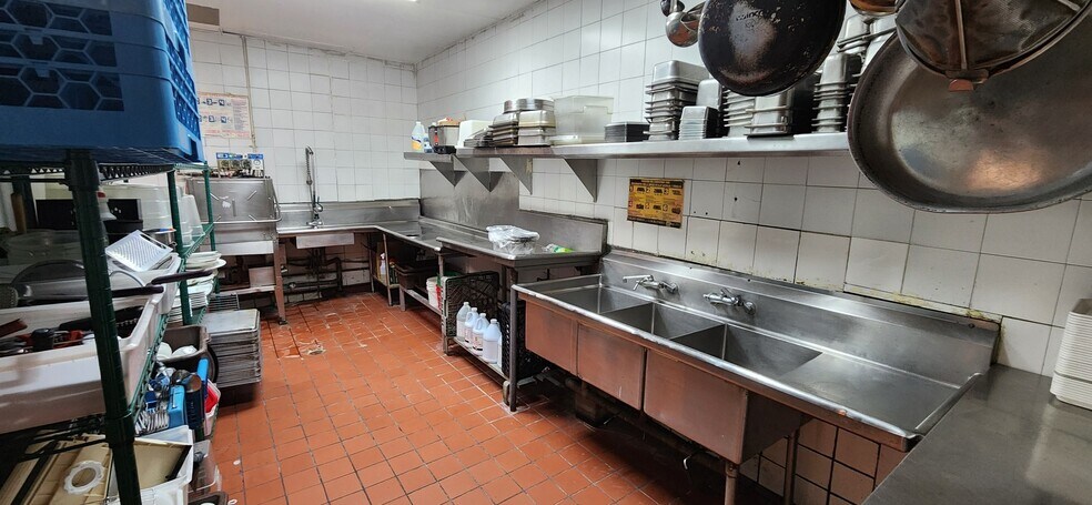 More Photos Of 308 S Halsted St, Chicago General Retail For Sale