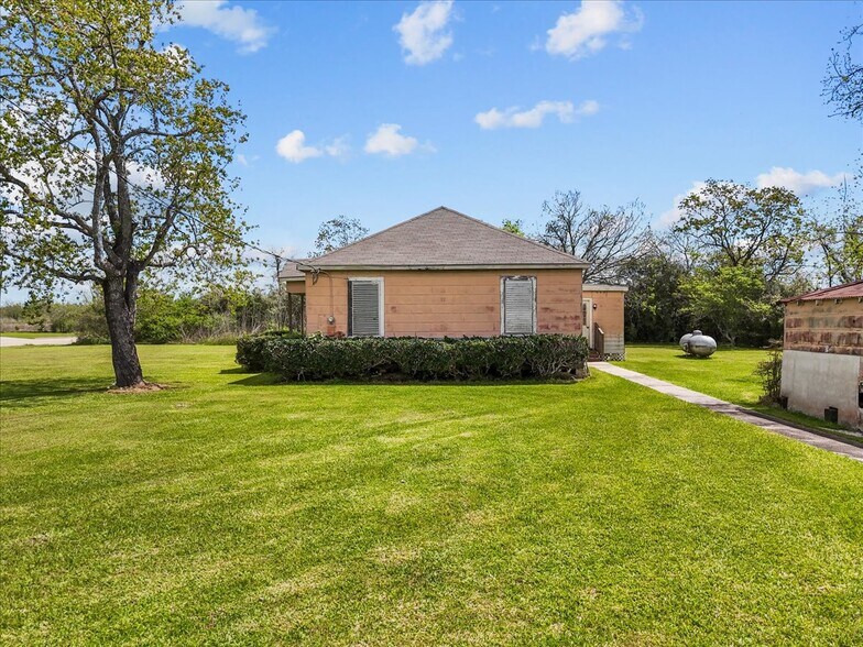 More Photos Of 11703 FM 1764 Rd, Santa Fe Specialty For Sale