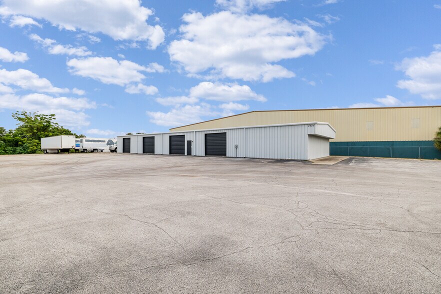 More Photos Of 2930 Maine Ave, Lakeland Distribution For Lease