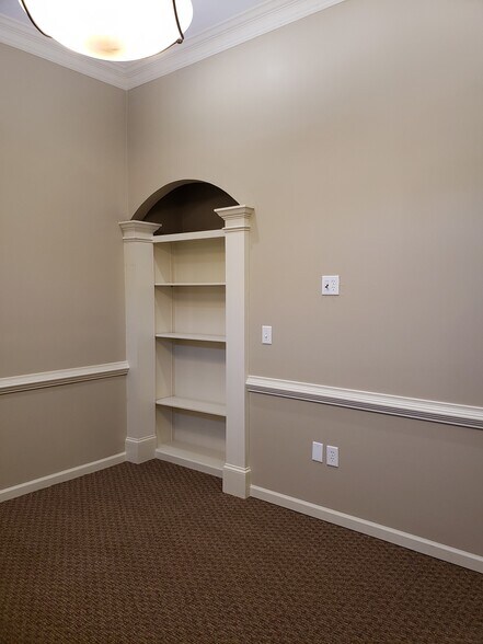 More Photos Of 2230 Towne Lake Pky, Woodstock Medical For Sale