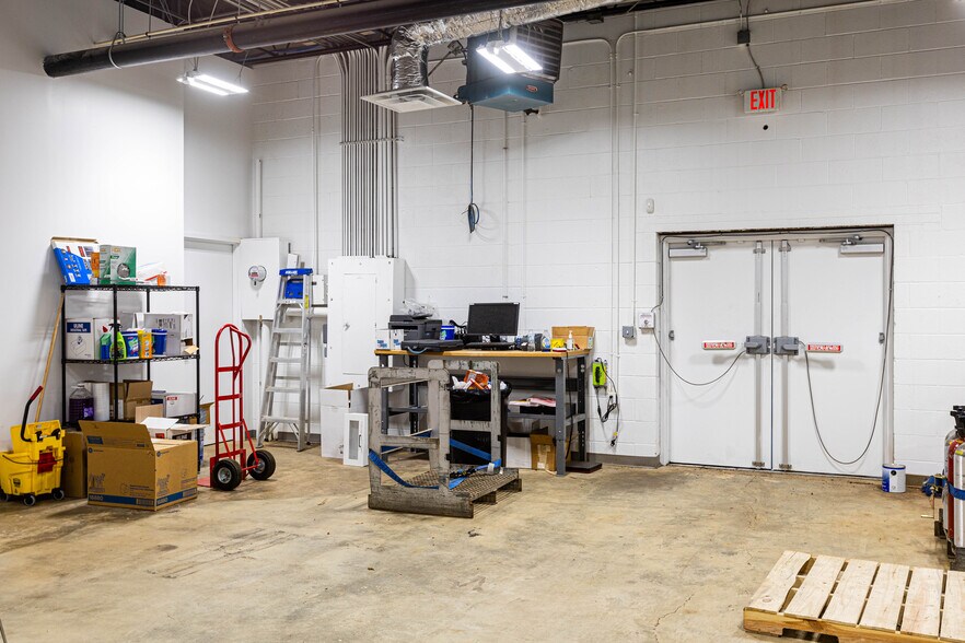 More Photos Of 5700-5760 Hopkins Rd, Richmond Storefront For Lease