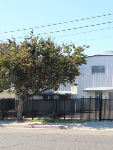 More Photos Of 445 E Menlo Ave, Hemet Warehouse For Lease