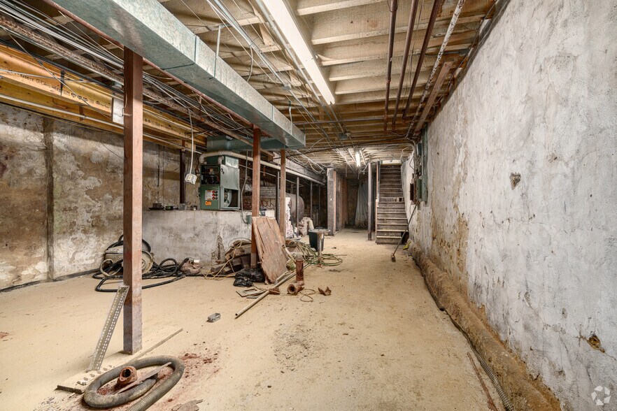 More Photos Of 1318 Walnut St, Philadelphia Storefront Retail Residential For Lease