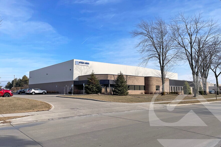 More Photos Of 31900 Sherman Ave, Madison Heights Research And Development For Lease