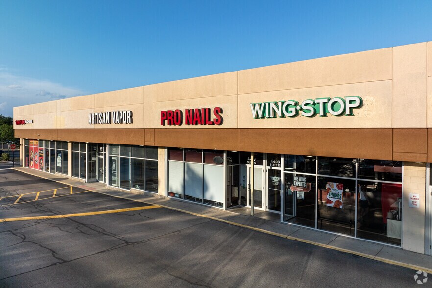 More Photos Of 6409 Grand Ave, Gurnee Storefront Retail Office For Lease