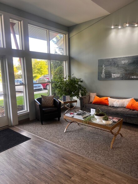 More Photos Of 6250 Jupiter Ave NE, Belmont Office For Lease