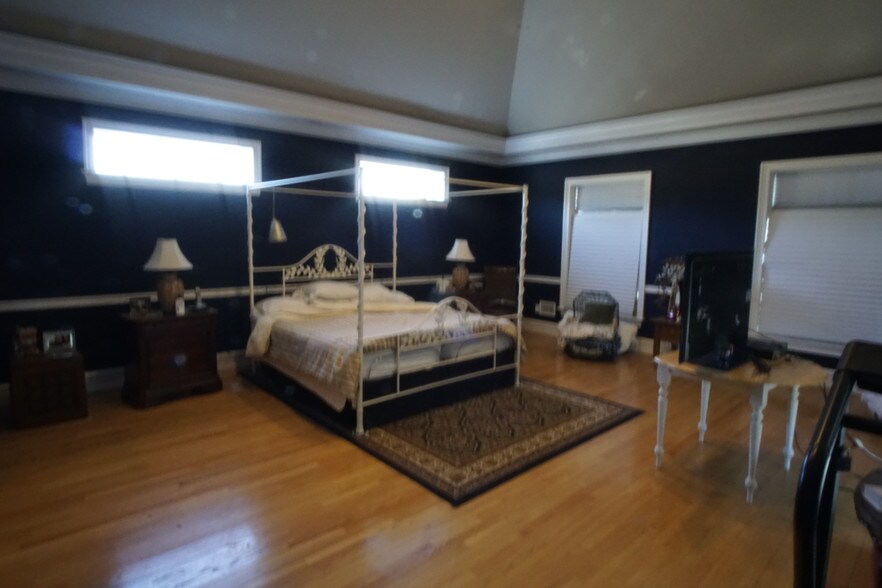 More Photos Of 584 Middle Rd, Bayport Storefront Retail Residential For Sale