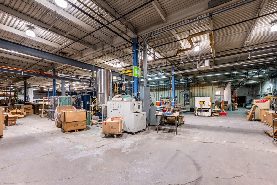 More Photos Of 1170 Ave 50th, Montréal Warehouse For Sale