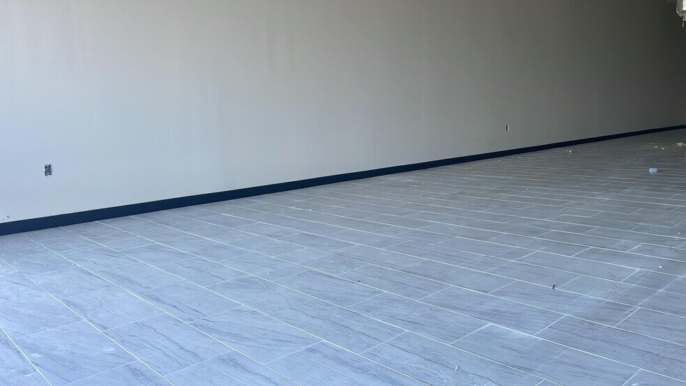 More Photos Of 2820 N International Blvd, Weslaco General Retail For Lease