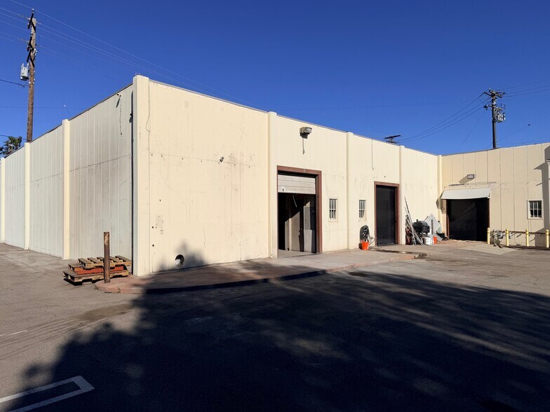 More Photos Of 2040 1st St, San Fernando Showroom For Lease