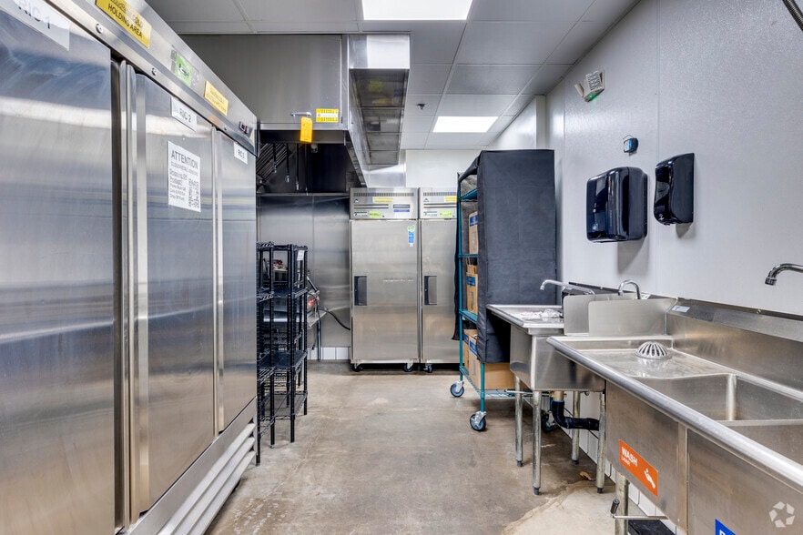 More Photos Of 720 W Highland Ave, Phoenix Food Processing For Lease