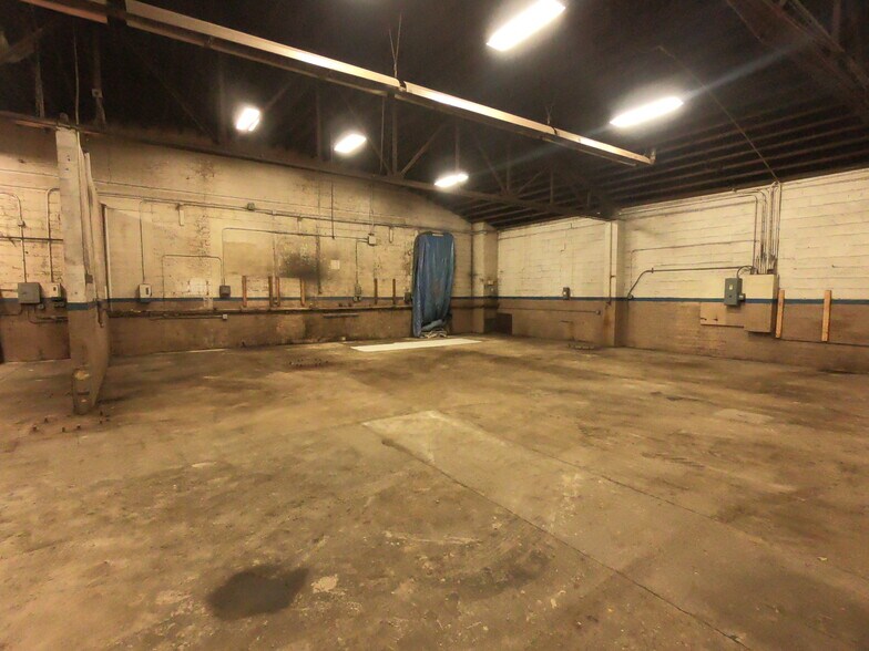 More Photos Of 145 1st Dr NE, New Philadelphia Flex For Lease