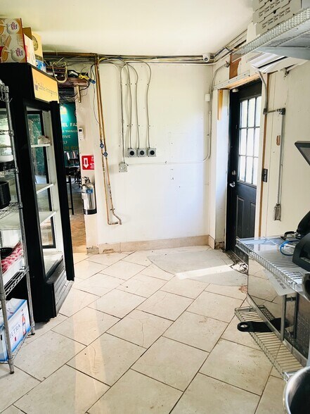 More Photos Of 85 Taft Ave, Arlington Restaurant For Lease