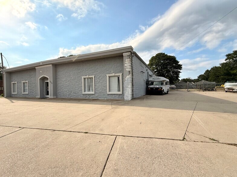 More Photos Of 2618 Airline Blvd, Portsmouth Showroom For Sale