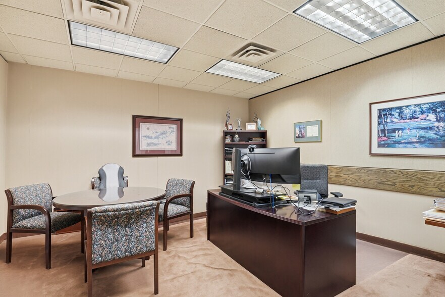More Photos Of 23498-23520 Michigan Ave, Dearborn Office For Sale
