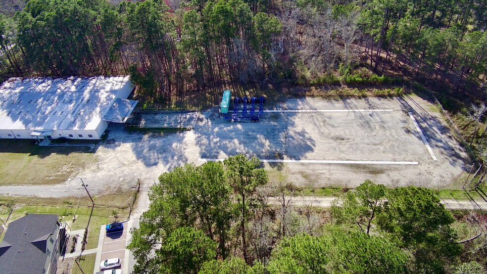 More Photos Of 111 Sparkman Dr, Garden City Warehouse For Lease