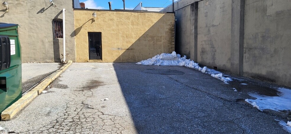 More Photos Of 1320 Reisterstown Rd, Pikesville Storefront For Lease