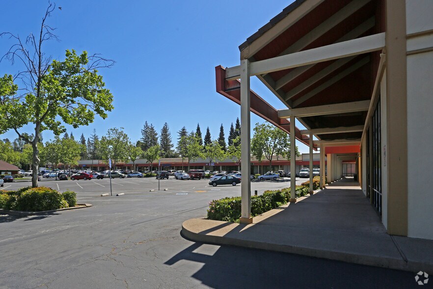 More Photos Of 5800 Madison Ave, Sacramento General Retail For Lease