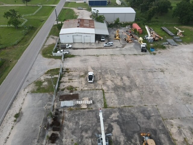 More Photos Of 726 Highland Park Dr, Clute Warehouse For Lease