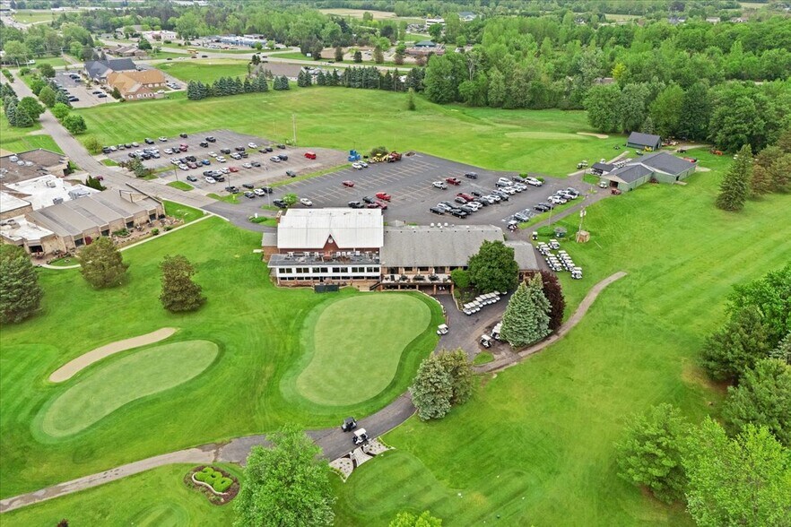 More Photos Of 9512 E Lippincott Blvd, Davison Golf Course Driving Range For Sale