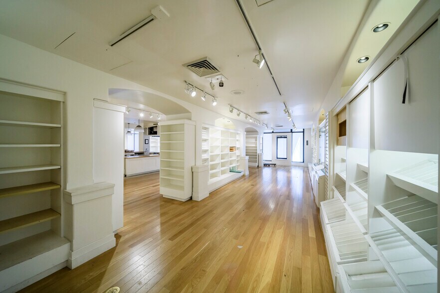 More Photos Of 2000-2020 Chestnut St, San Francisco Storefront Retail Residential For Lease