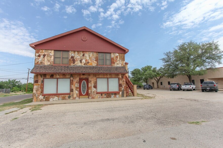 More Photos Of 1201 E 11th Pl, Big Spring Specialty For Sale