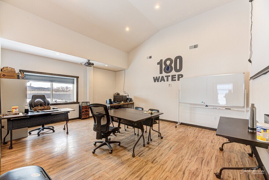 More Photos Of 4775 York Rd, Helena Light Distribution For Sale