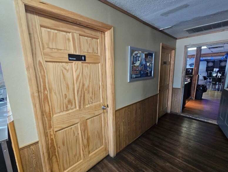 More Photos Of 1401 Laurel Ave, Whitewood Restaurant For Sale