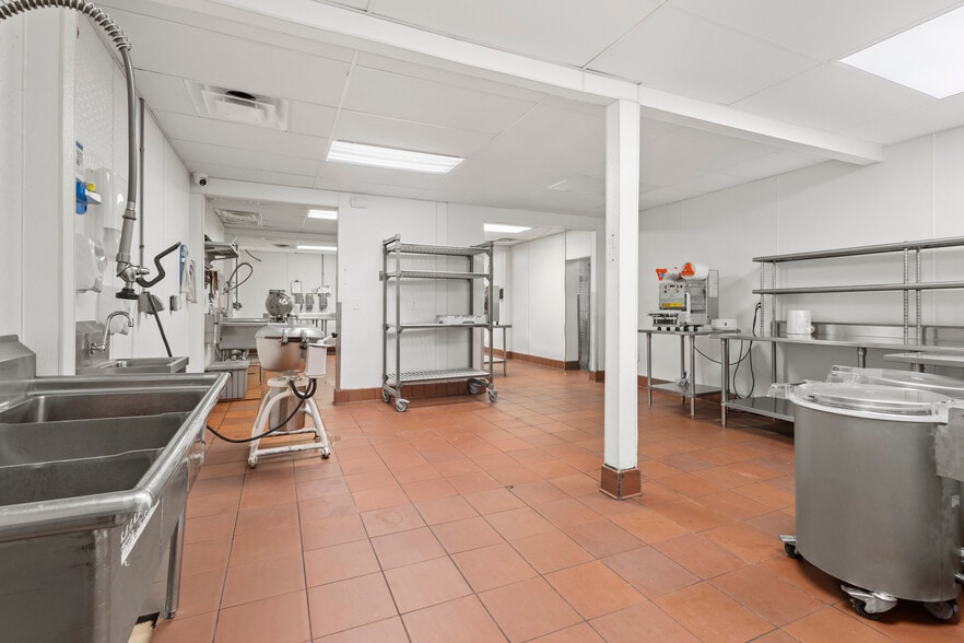 More Photos Of 1250-1264 SW Biltmore St, Port Saint Lucie Warehouse For Sale