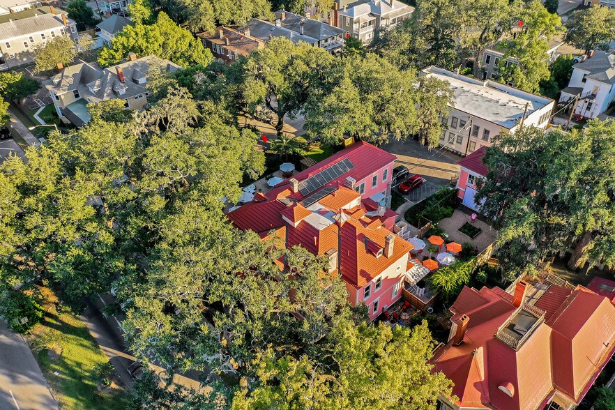 More Photos Of 119 E 37th St, Savannah Restaurant For Sale