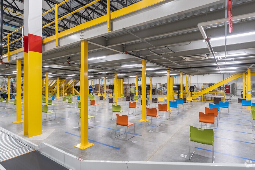 More Photos Of 1025 Boxwood Rd, Wilmington Distribution For Lease