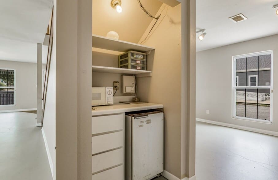 More Photos Of 1113 N 9th Ave, Pensacola Freestanding For Lease