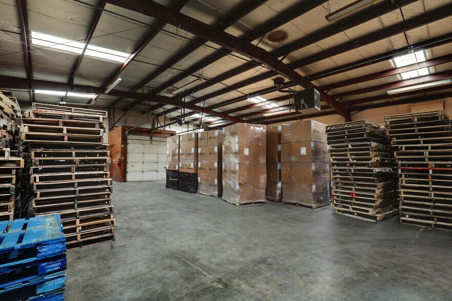 More Photos Of 627 5th St, Quincy Industrial For Sale